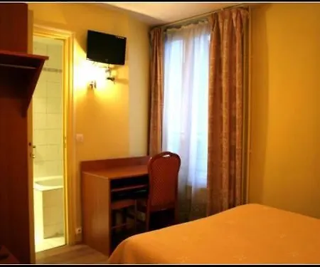 Pax 18e Hotel 2*