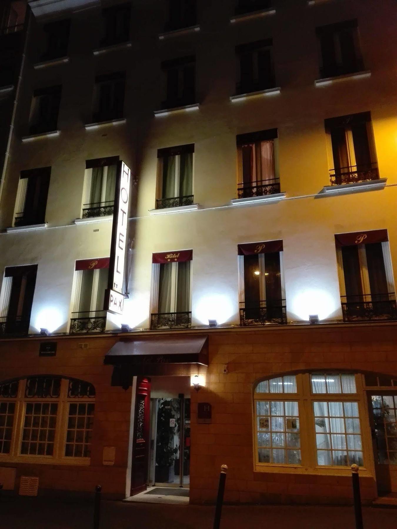 Hotel Pax 18e Parigi