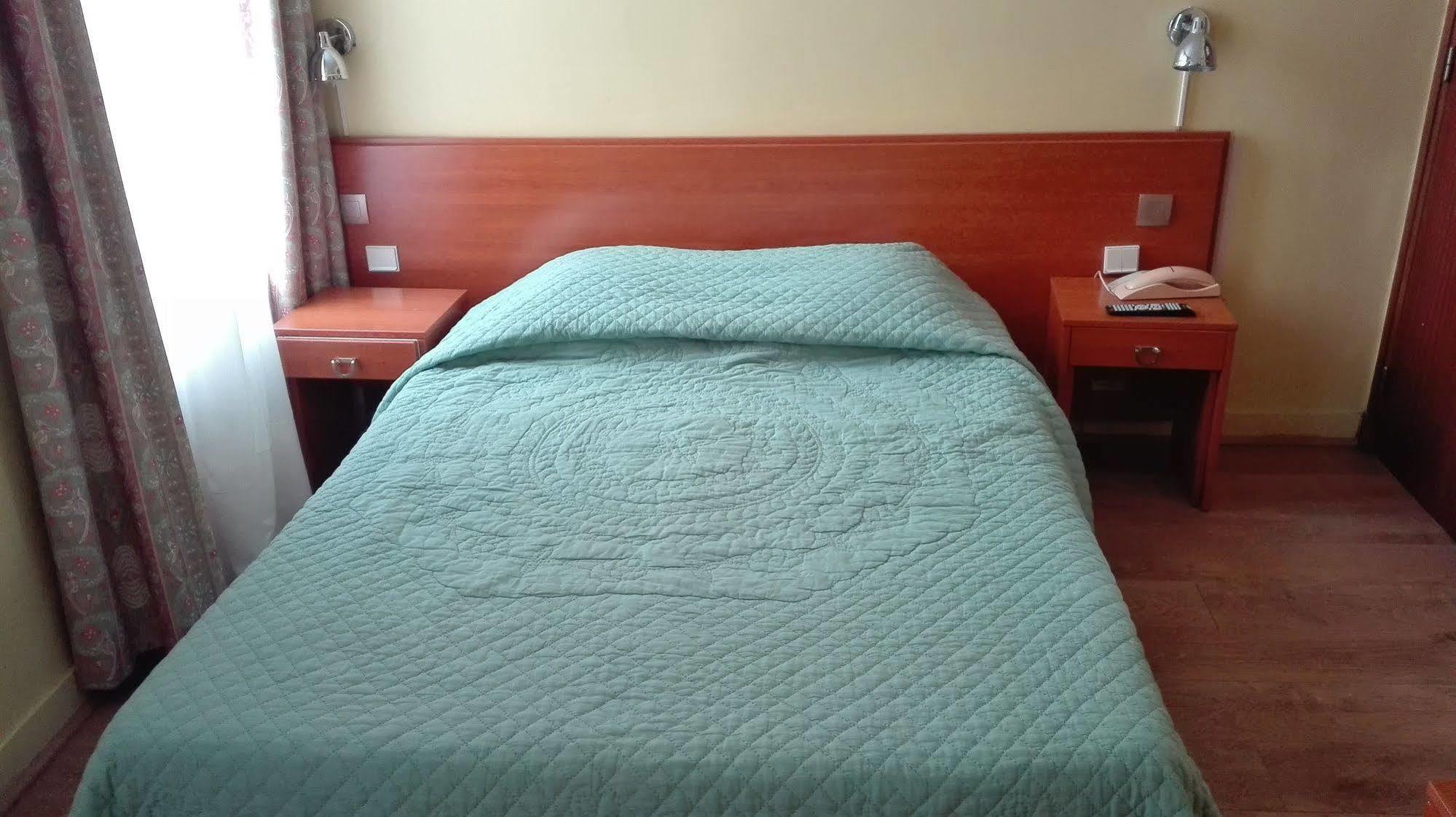 Pax 18e Hotel Parigi
